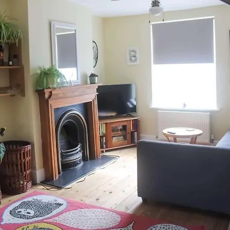 度假居 Cheerful 2 Bedroom Family With Private Garden