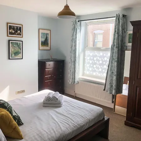 度假居 Cheerful 2 Bedroom Family With Private Garden