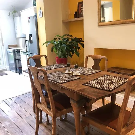 بيت للعطل Cheerful 2 Bedroom Family With Private Garden بريستول