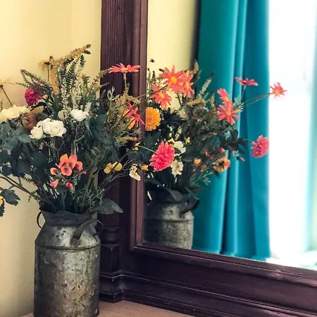 Cheerful 2 Bedroom Family With Private Garden 度假居 *