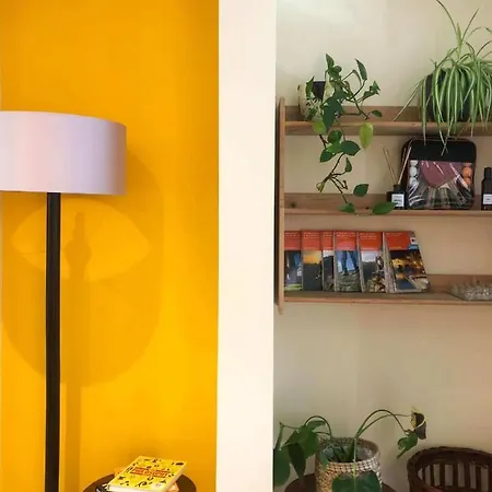 Cheerful 2 Bedroom Family With Private Garden بيت للعطل *